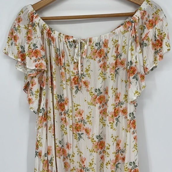 Cupcakes and Cashmere Floral Flutter Sleeve Dress Size Medium - Picture 3 of 7